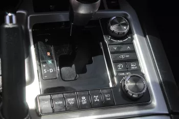 TOYOTA LAND CRUISER VX.R 5.7L PETROL V8 2017 MODEL YEAR AL FUTTAIM