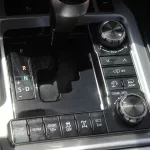 TOYOTA LAND CRUISER VX.R 5.7L PETROL V8 2017 MODEL YEAR AL FUTTAIM - Thumbnail 25