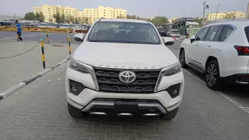 TOYOTA FORTUNER 4.0L V6 PETROL FULL OPTION 2024 MODEL YEAR WHITE COLOR