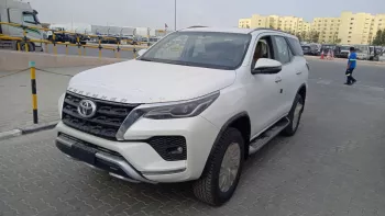 TOYOTA FORTUNER 4.0L V6 PETROL FULL OPTION 2024 MODEL YEAR WHITE COLOR