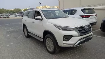 TOYOTA FORTUNER 4.0L V6 PETROL FULL OPTION 2024 MODEL YEAR WHITE COLOR