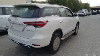 TOYOTA FORTUNER 4.0L V6 PETROL FULL OPTION 2024 MODEL YEAR WHITE COLOR