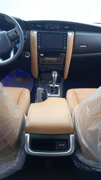 TOYOTA FORTUNER 4.0L V6 PETROL FULL OPTION 2024 MODEL YEAR WHITE COLOR