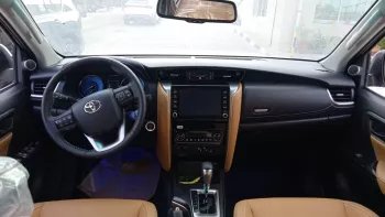TOYOTA FORTUNER 4.0L V6 PETROL FULL OPTION 2024 MODEL YEAR WHITE COLOR