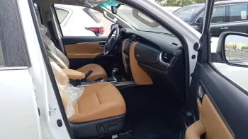TOYOTA FORTUNER 4.0L V6 PETROL FULL OPTION 2024 MODEL YEAR WHITE COLOR