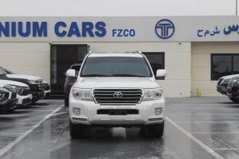 TOYOTA LAND CRUISER GXR 4.6L V8 PETROL 2014 MODEL YEAR