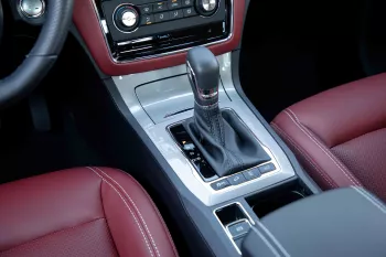 MG RX5 2.0 AWD Luxury 2023 Model Year Black inside Black & Red
