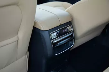 2023 MG RX8 4X2 2.0 STANDARD - White Pearl inside Beige