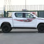 Toyota Hilux 2023 Model Year 4x4 DC 2.8 D MT SR5 White inside Maroon - Thumbnail 3