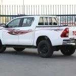 Toyota Hilux 2023 Model Year 4x4 DC 2.8 D MT SR5 White inside Maroon - Thumbnail 6