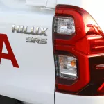 Toyota Hilux 2023 Model Year 4x4 DC 2.8 D MT SR5 White inside Maroon - Thumbnail 20