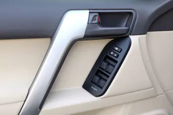 2023 Toyota Prado 4.0 GXR DR P CB SR - White Pearl inside Beige