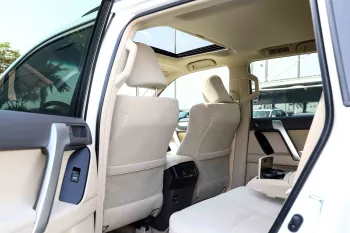 2023 Toyota Prado 4.0 GXR DR P CB SR - White Pearl inside Beige