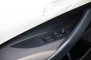 2024 Toyota Corolla 2.0 XLi G CVT - Black Mica inside Fromage (Fabric)