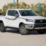 2024 Toyota Hilux 4x4 DC 2.8 D AT SR5 - Super White inside Maroon - Thumbnail 2