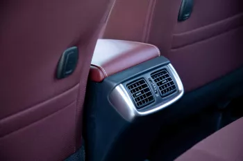 2024 Toyota Hilux 4x4 DC 2.8 D AT SR5 - Super White inside Maroon