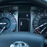 2024 Toyota Hilux 4x4 DC 2.8 D AT SR5 - Super White inside Maroon - Thumbnail 19