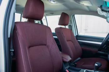 2024 Toyota Hilux 4x4 DC 2.8 D AT SR5 - Super White inside Maroon