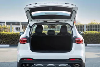 2023 MG HS 4X4 2.0T Luxury - White Pearl inside Brown