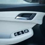 2023 MG HS 4X4 2.0T Luxury - White Pearl inside Brown - Thumbnail 11