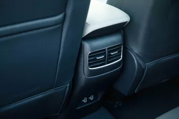 2023 MG HS 4X4 2.0T Luxury - White Pearl inside Brown