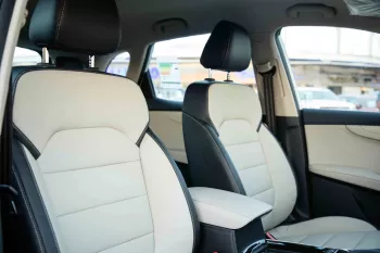 2023 MG HS 4X4 2.0T Luxury - White Pearl inside Brown