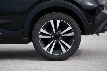 2024 Nissan Kicks 1.6 SV - Black inside Black
