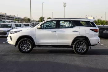 2023 Toyota Fortuner 4X4 2.8 18'I AL - Platinum White Pearl inside Chamois