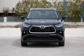 2023 Toyota Highlander 2.5 GLE - Attitude Black inside Medium Charcoal