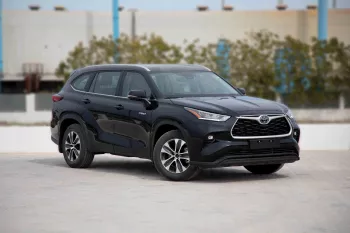 2023 Toyota Highlander 2.5 GLE - Attitude Black inside Medium Charcoal