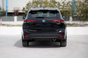 2023 Toyota Highlander 2.5 GLE - Attitude Black inside Medium Charcoal