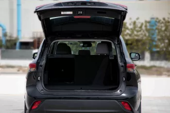 2023 Toyota Highlander 2.5 GLE - Attitude Black inside Medium Charcoal