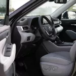 2023 Toyota Highlander 2.5 GLE - Attitude Black inside Medium Charcoal - Thumbnail 8