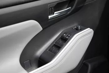 2023 Toyota Highlander 2.5 GLE - Attitude Black inside Medium Charcoal