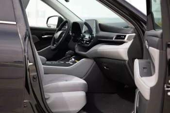 2023 Toyota Highlander 2.5 GLE - Attitude Black inside Medium Charcoal