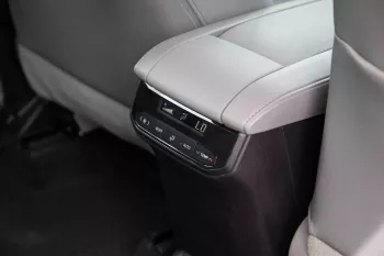 2023 Toyota Highlander 2.5 GLE - Attitude Black inside Medium Charcoal