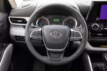 2023 Toyota Highlander 2.5 GLE - Attitude Black inside Medium Charcoal