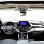 2023 Toyota Highlander 2.5 GLE - Attitude Black inside Medium Charcoal - Thumbnail 18