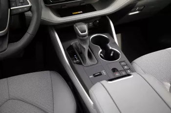 2023 Toyota Highlander 2.5 GLE - Attitude Black inside Medium Charcoal