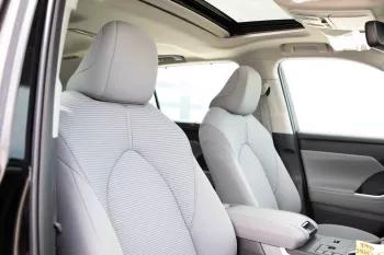 2023 Toyota Highlander 2.5 GLE - Attitude Black inside Medium Charcoal