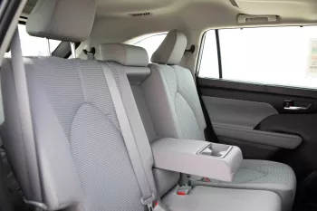 2023 Toyota Highlander 2.5 GLE - Attitude Black inside Medium Charcoal