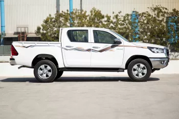 2024 Toyota Hilux 4x4 DC 2.4 - Super White inside Red