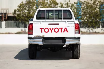 2024 Toyota Hilux 4x4 DC 2.4 - Super White inside Red