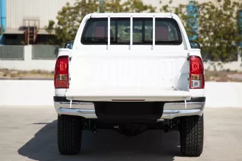 2024 Toyota Hilux 4x4 DC 2.4 - Super White inside Red