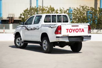 2024 Toyota Hilux 4x4 DC 2.4 - Super White inside Red