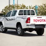 2024 Toyota Hilux 4x4 DC 2.4 - Super White inside Red - Thumbnail 6
