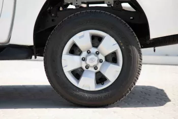2024 Toyota Hilux 4x4 DC 2.4 - Super White inside Red
