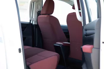 2024 Toyota Hilux 4x4 DC 2.4 - Super White inside Red