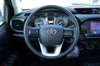 2024 Toyota Hilux 4x4 DC 2.4 - Super White inside Red