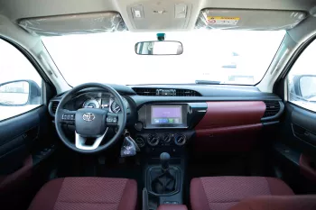 2024 Toyota Hilux 4x4 DC 2.4 - Super White inside Red